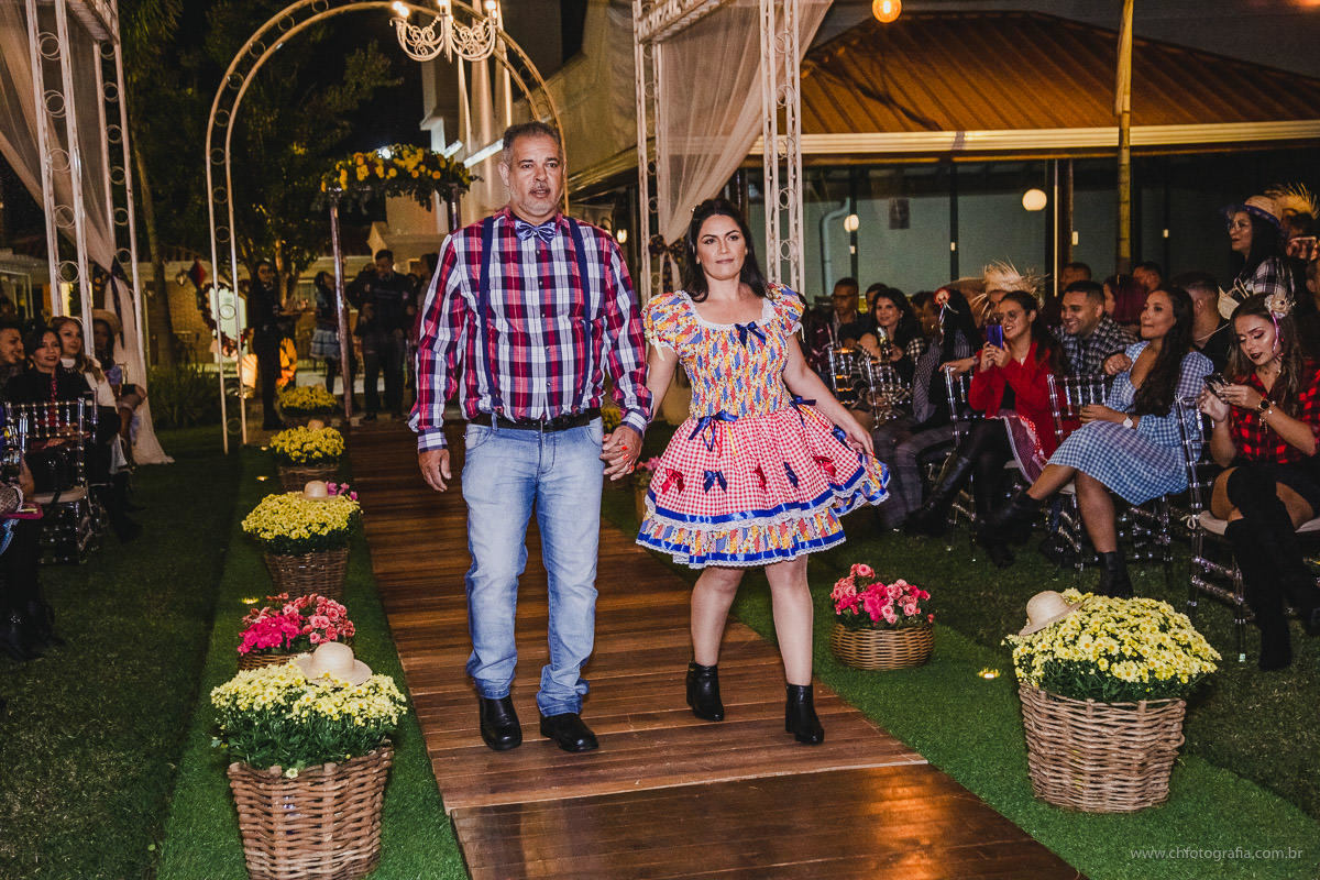 Casamento com decoração de sao joao 