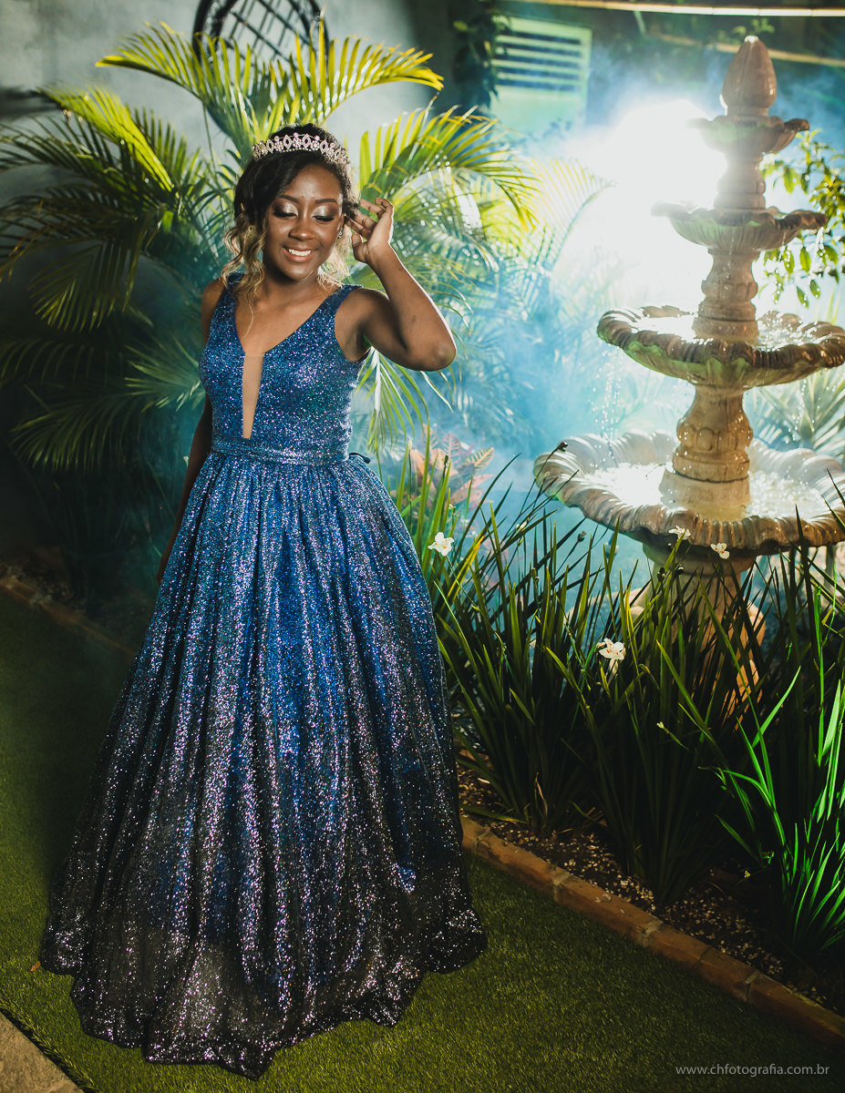 Making off de debutante, studio ch fotografia, maquiagem de 15 anos, sorriso lindo, foto de sorriso de menina, debutante, 15 anos, ensaio de debutante , luste no ensiao, vestido de debutante, foto de vestido de 15 anos