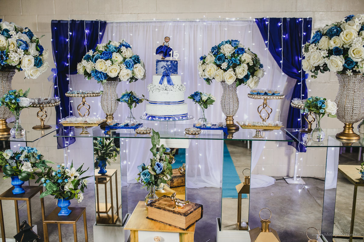 Making off de debutante, studio ch fotografia, maquiagem de 15 anos, sorriso lindo, foto de sorriso de menina, debutante, 15 anos, ensaio de debutante , luste no ensiao, vestido de debutante, foto de vestido de 15 anos, decoracao de festa de 15 anos