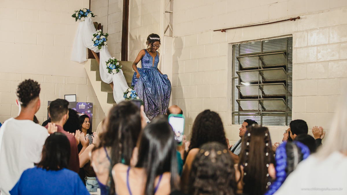 Entrada da debutante na festa, entrada de 15 anos no salaao 