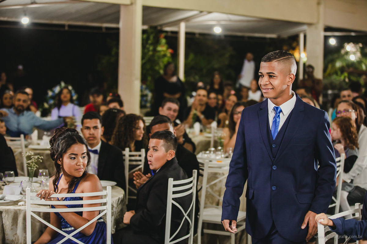 Making off de debutante, studio ch fotografia, maquiagem de 15 anos, sorriso lindo, foto de sorriso de menina, debutante, 15 anos, ensaio de debutante , luste no ensiao, vestido de debutante, foto de vestido de 15 anos