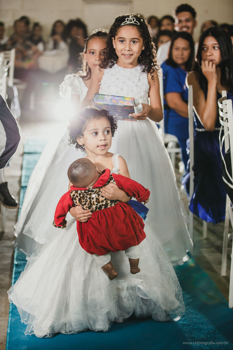 Making off de debutante, studio ch fotografia, maquiagem de 15 anos, sorriso lindo, foto de sorriso de menina, debutante, 15 anos, ensaio de debutante , luste no ensiao, vestido de debutante, foto de vestido de 15 anos