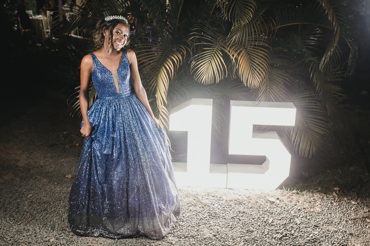Ensaio de debutante, pose de 15 anos, foto letreiro de 15 anos, letreiro de debutante, ch fotografia