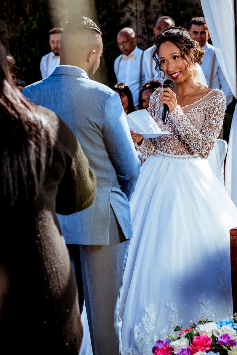 Noivo olhando para noiva, Chácara Joquebede, votos dos noivos