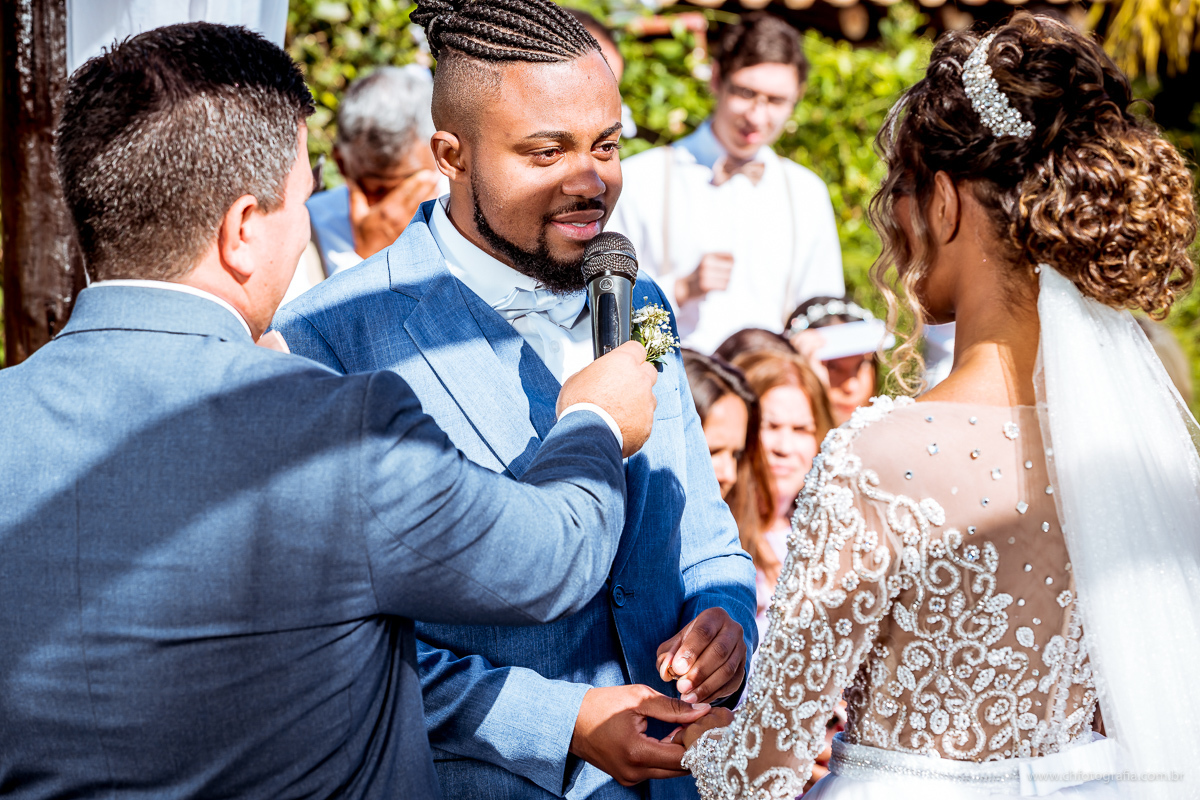 Noivo olhando para noiva, Chácara Joquebede, votos dos noivos