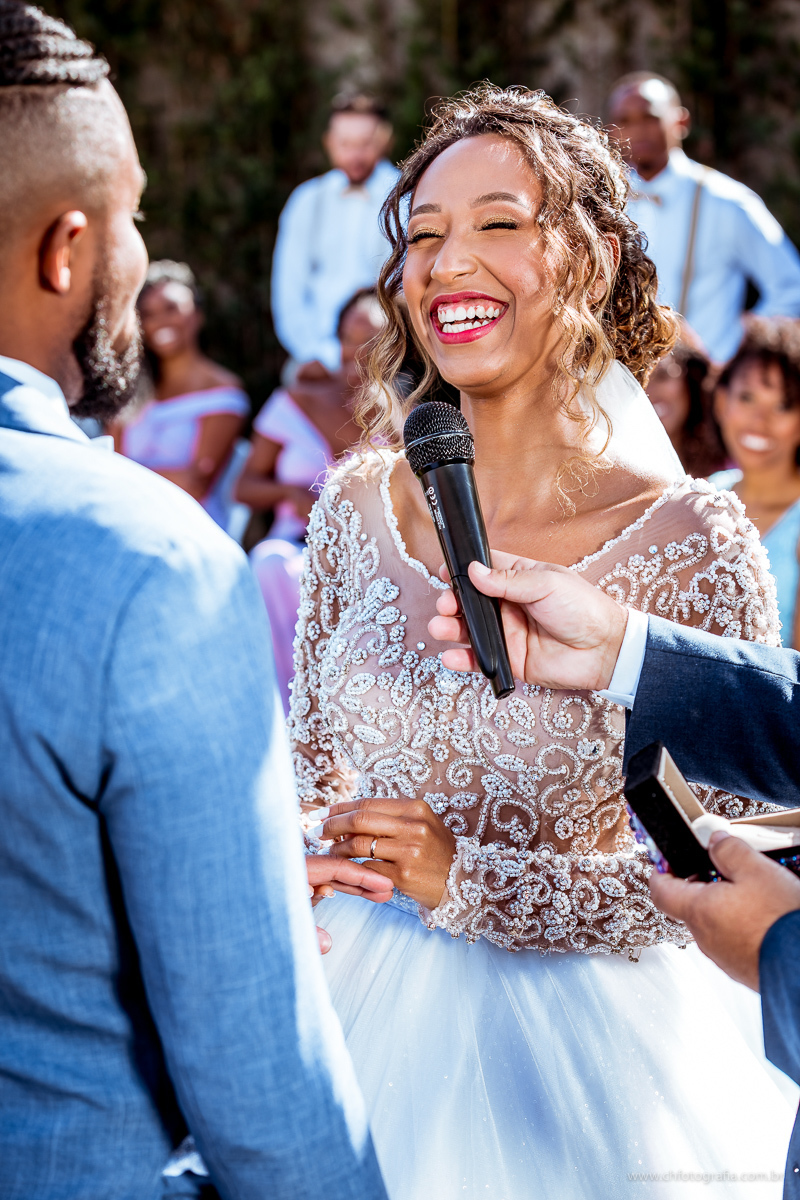 Noivo olhando para noiva, Chácara Joquebede, votos dos noivos