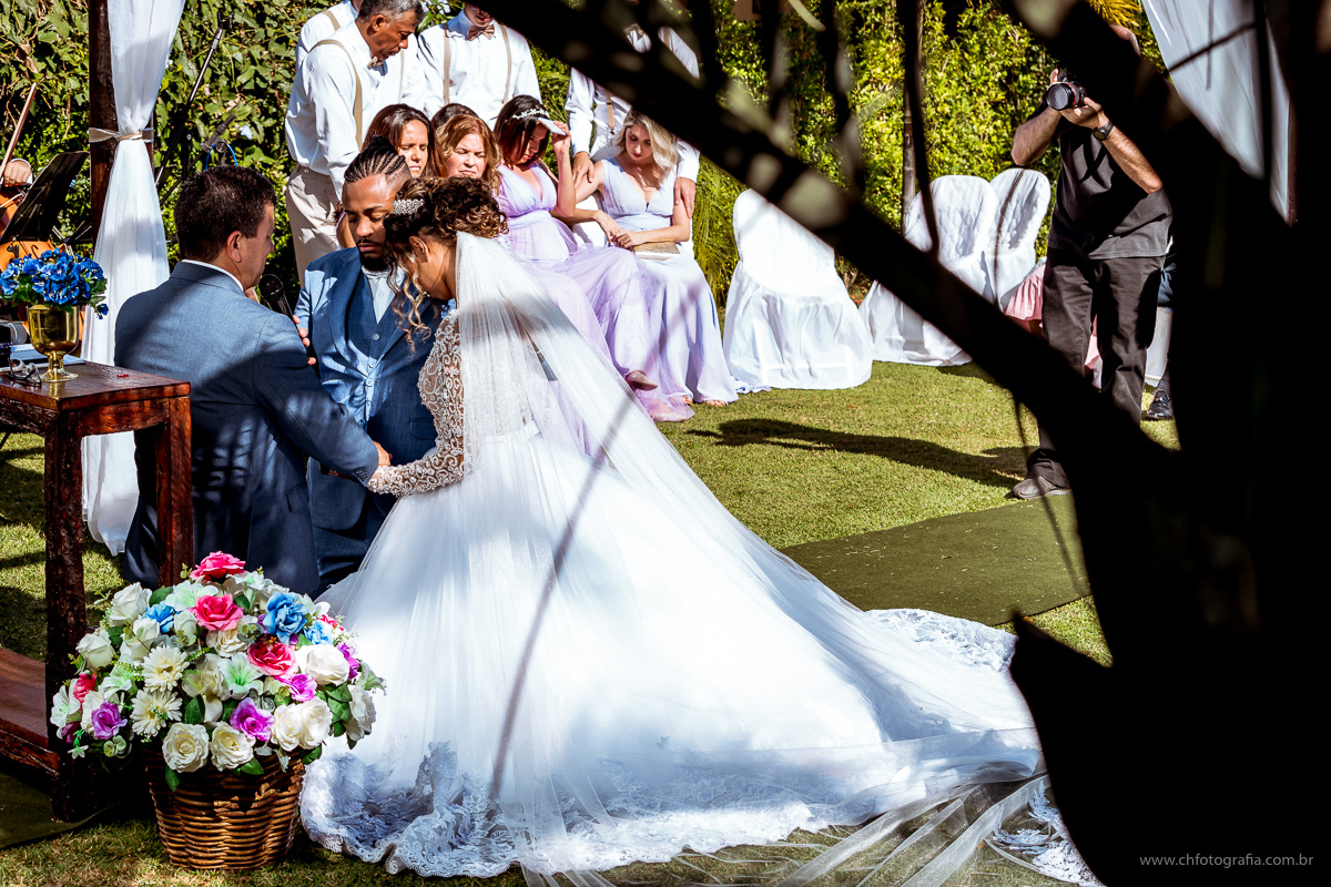 Noivo olhando para noiva, Chácara Joquebede, votos dos noivos