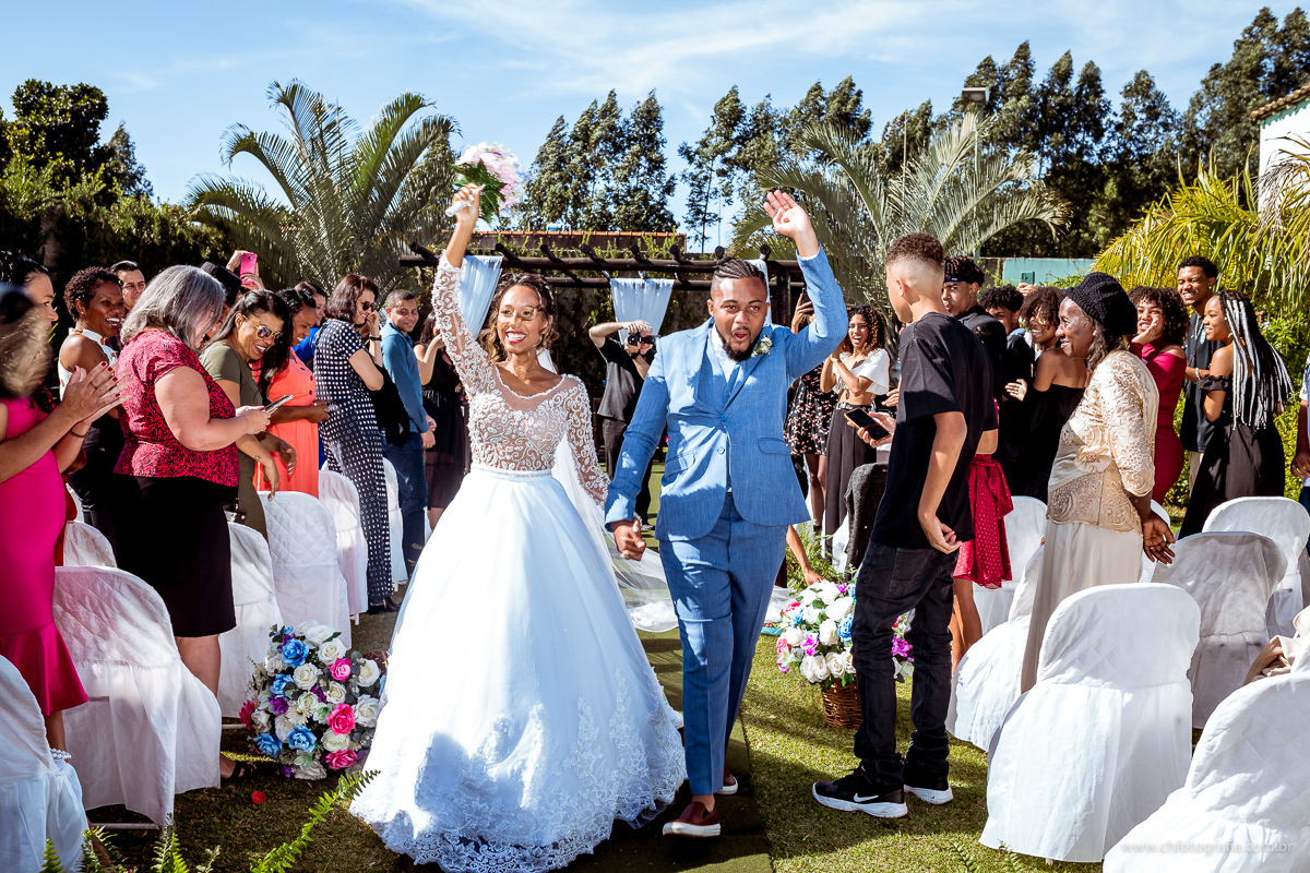 Saída dos noivos da cerimonia, Chácara Joquebede