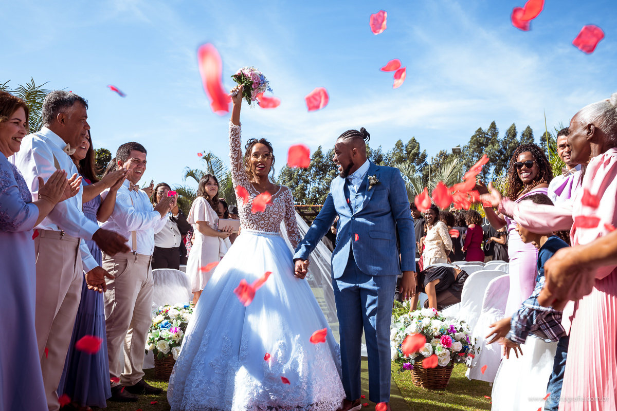 Saída dos noivos da cerimonia, Chácara Joquebede