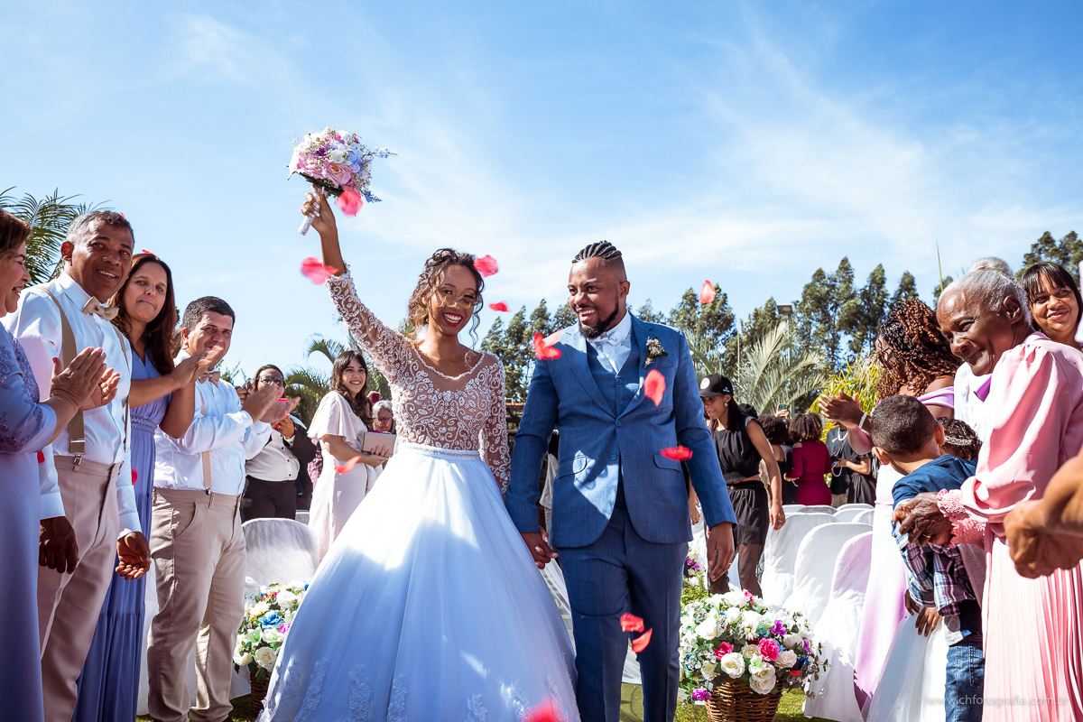 Saída dos noivos da cerimonia, Chácara Joquebede