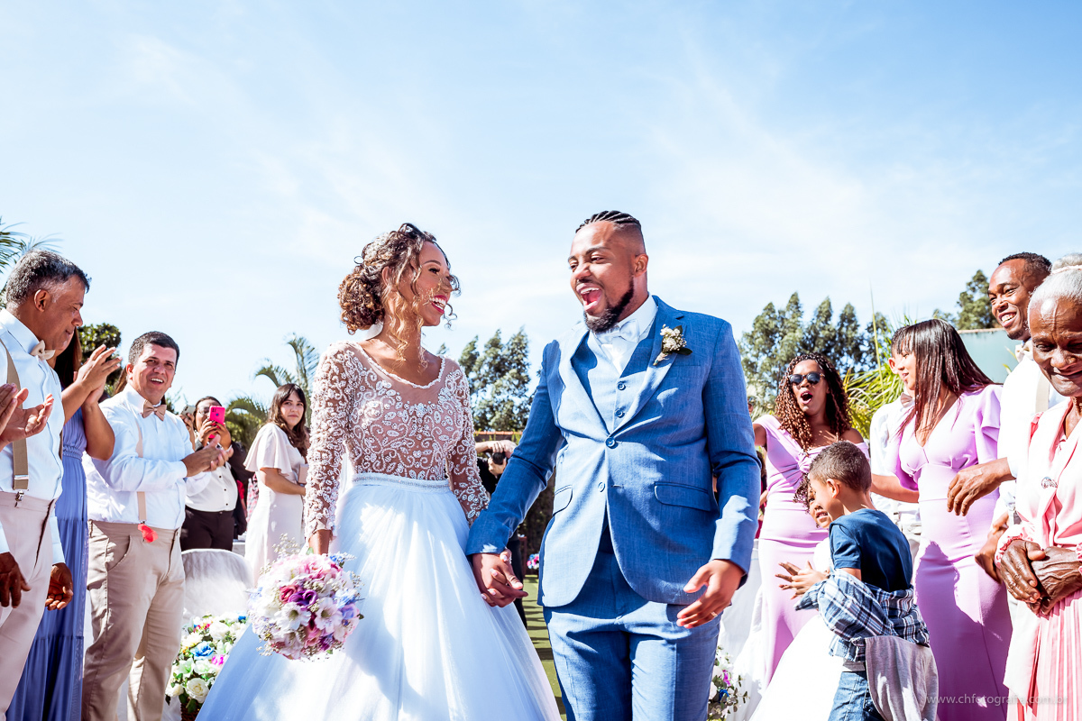 Saída dos noivos da cerimonia, Chácara Joquebede