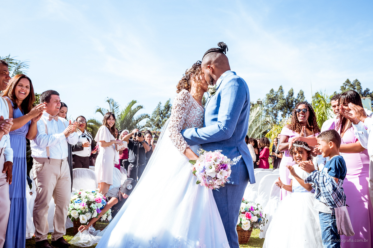 Saída dos noivos da cerimonia, Chácara Joquebede