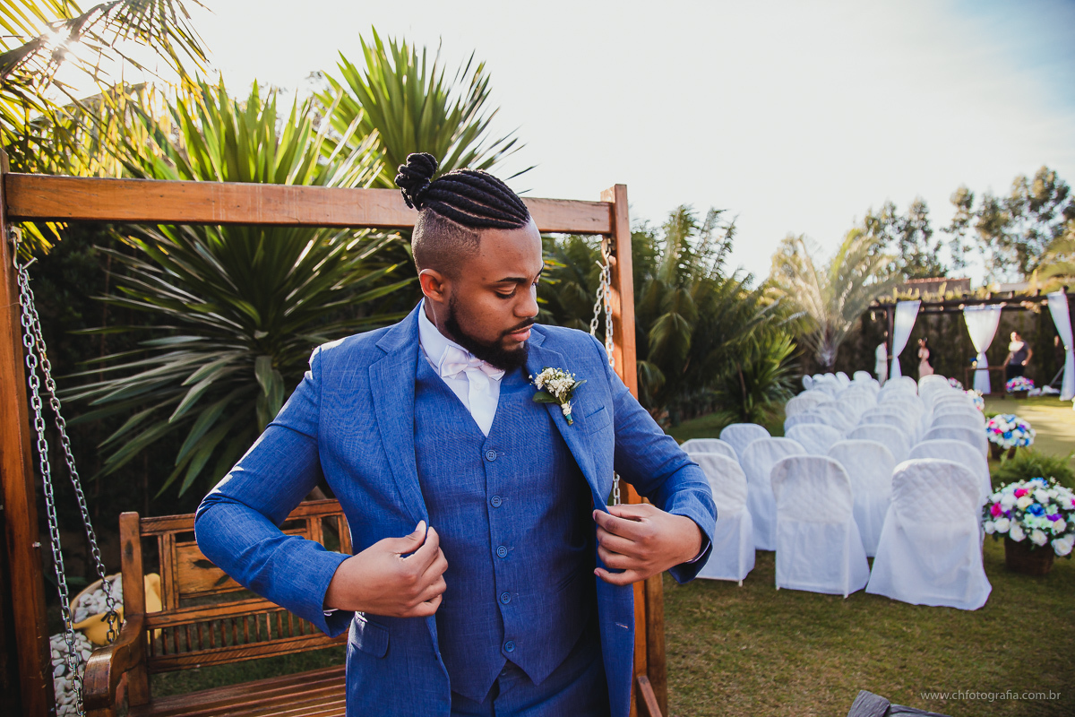 Foto do noivo, Chácara Joquebede - Campinas - SP, noivo arrumando o terno