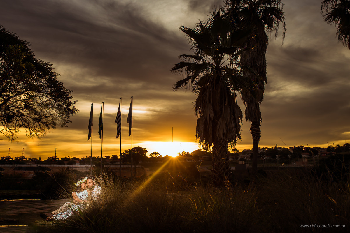 Ensaio pre wedding, fotos de casal, ensaio de casal no swiss parque, swiss park, fotos de noivos, fotografo de ensaio de casal, ch fotografia, fotografo Helio reis, www.chfotografia.com.br, ensaio romantico de casal, por do sol no  Swiss Park