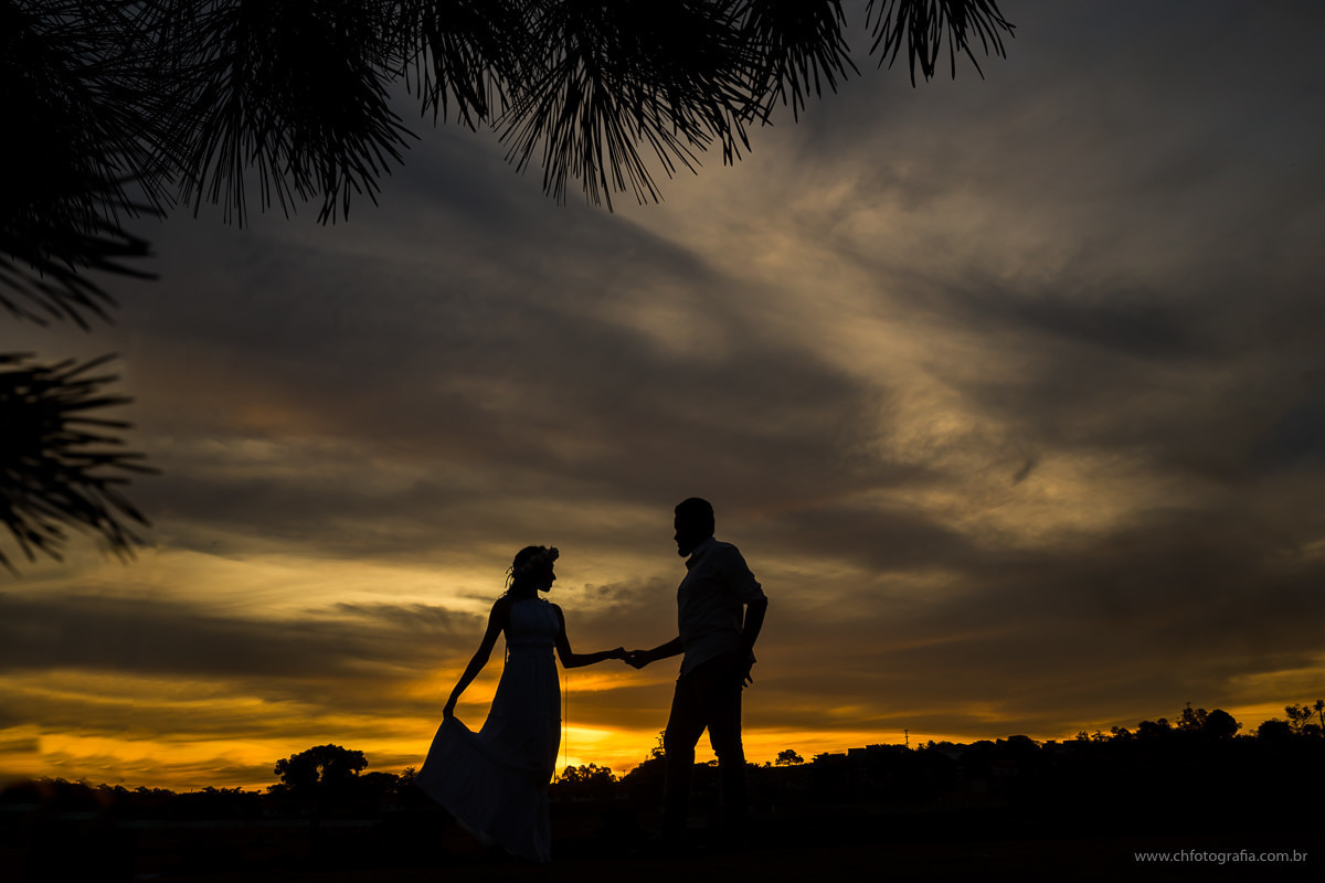 Ensaio pre wedding, fotos de casal, ensaio de casal no swiss parque, swiss park, fotos de noivos, fotografo de ensaio de casal, ch fotografia, fotografo Helio reis, www.chfotografia.com.br, ensaio romantico de casal, por do sol no  Swiss Park