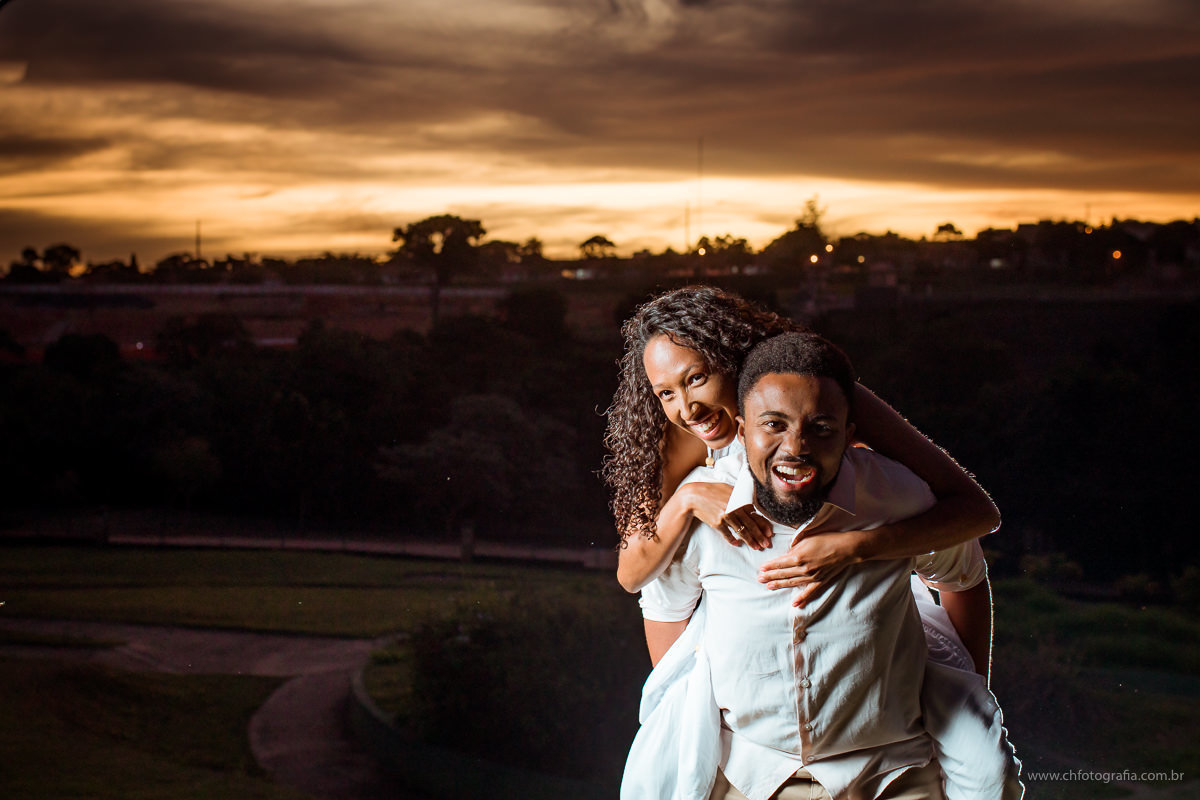 Ensaio pre wedding, fotos de casal, ensaio de casal no swiss parque, swiss park, fotos de noivos, fotografo de ensaio de casal, ch fotografia, fotografo Helio reis, www.chfotografia.com.br, ensaio romantico de casal, por do sol no  Swiss Park