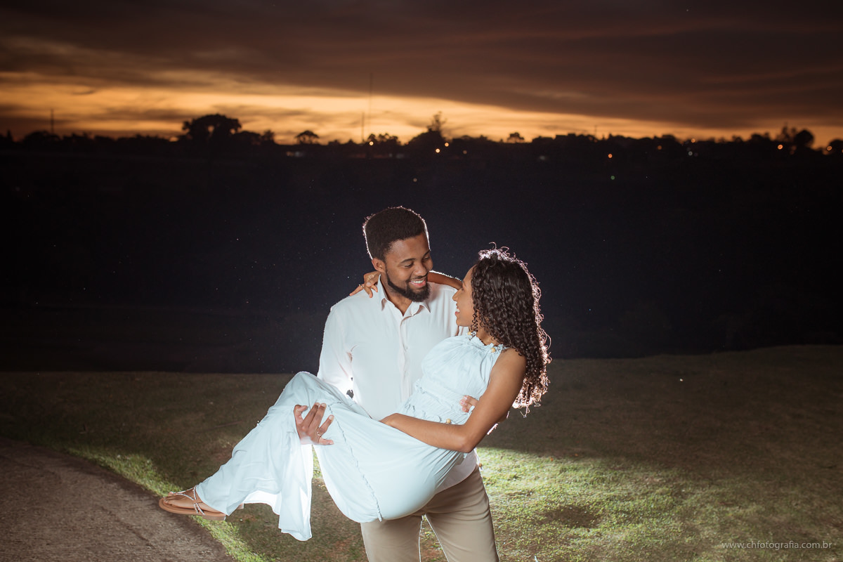 Ensaio pre wedding, fotos de casal, ensaio de casal no swiss parque, swiss park, fotos de noivos, fotografo de ensaio de casal, ch fotografia, fotografo Helio reis, www.chfotografia.com.br, ensaio romantico de casal, por do sol no  Swiss Park