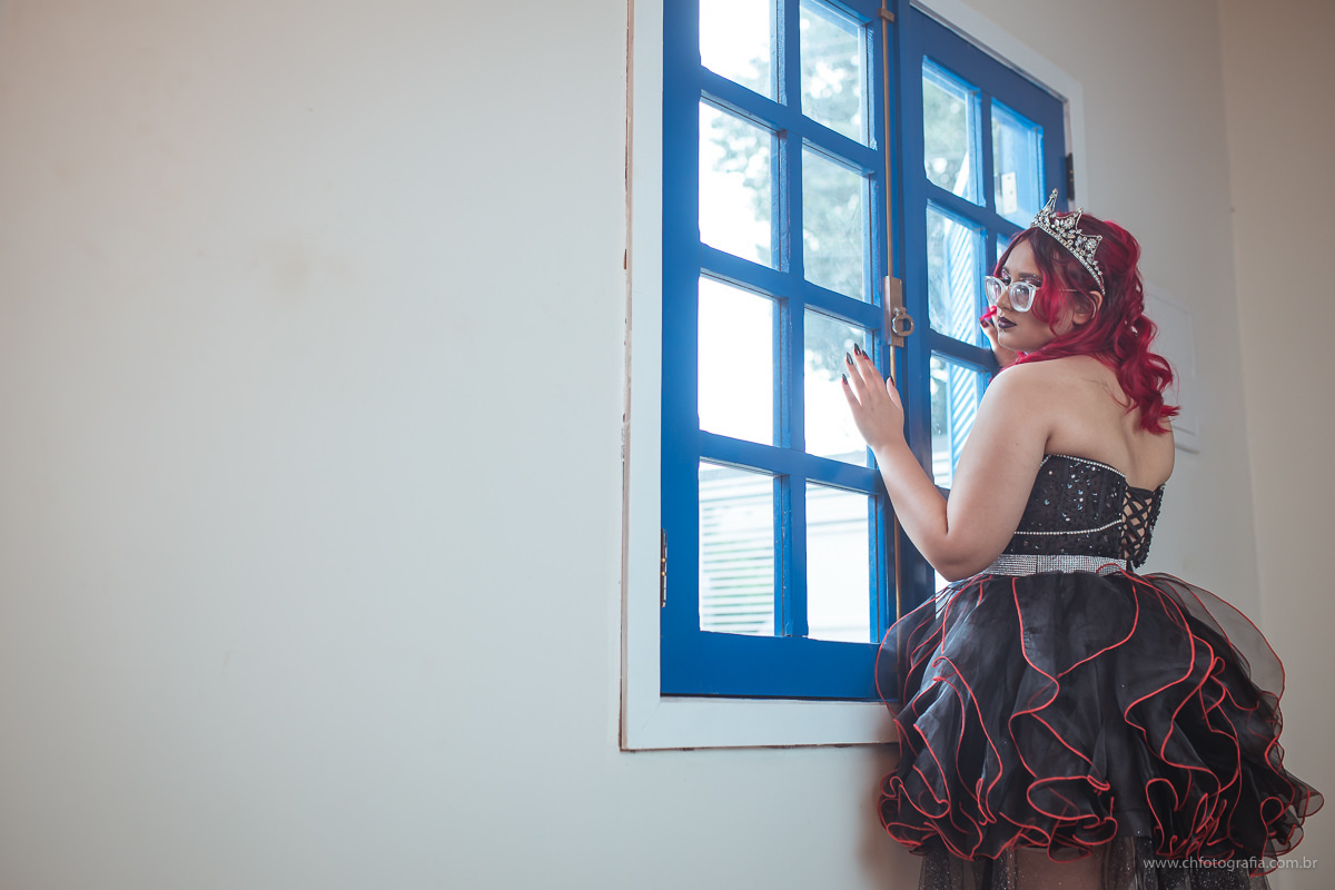 Foto de 15 anos, fotos de debutante, maquiagem gotica de 15 anos, maquiagem, debutante cabelo vermelho, fotografo de 15 anos, ch fotografia, fotografo em Hortolandia, vestido de debutante, vestido de 15 anos