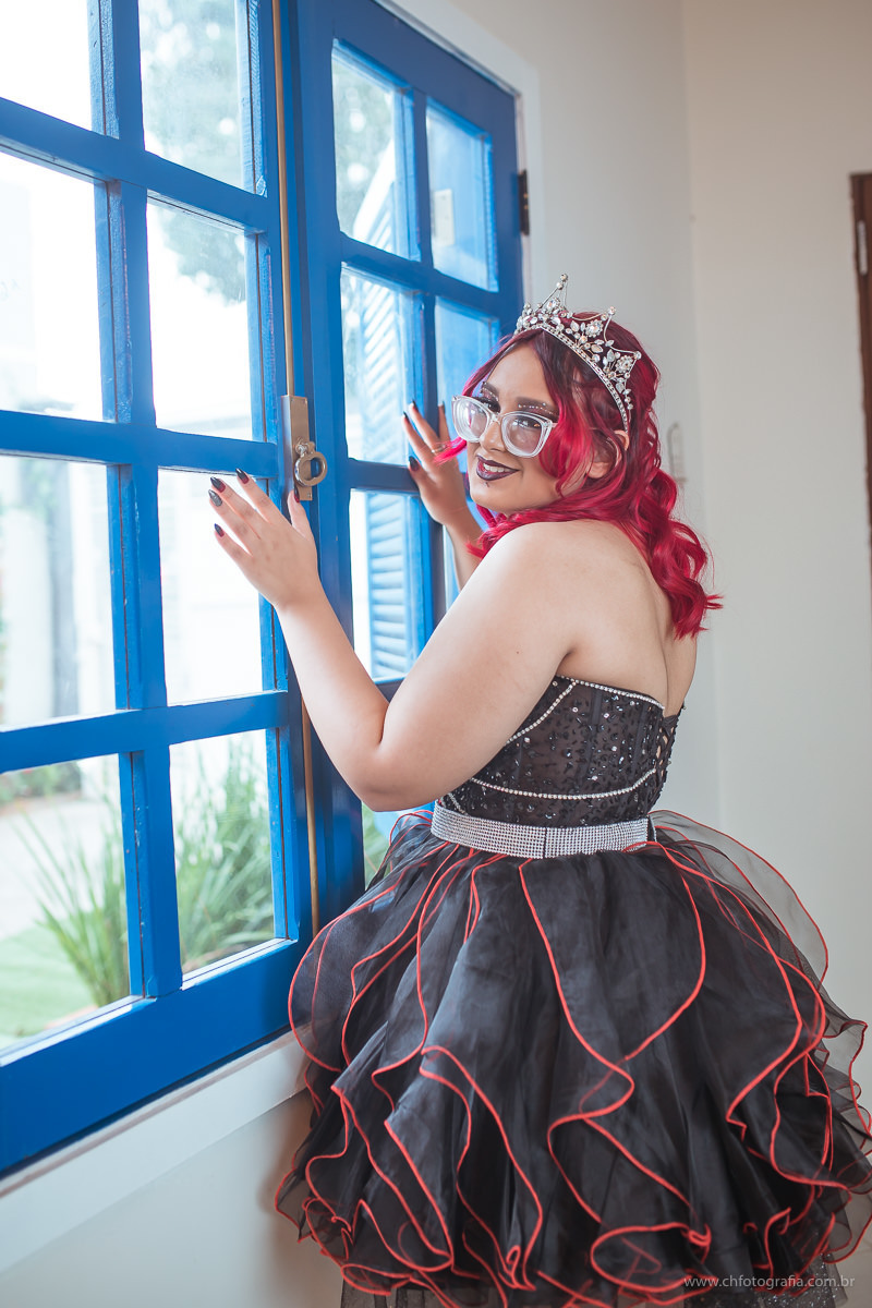 Foto de 15 anos, fotos de debutante, maquiagem gotica de 15 anos, maquiagem, debutante cabelo vermelho, fotografo de 15 anos, ch fotografia, fotografo em Hortolandia, vestido de debutante, vestido de 15 anos