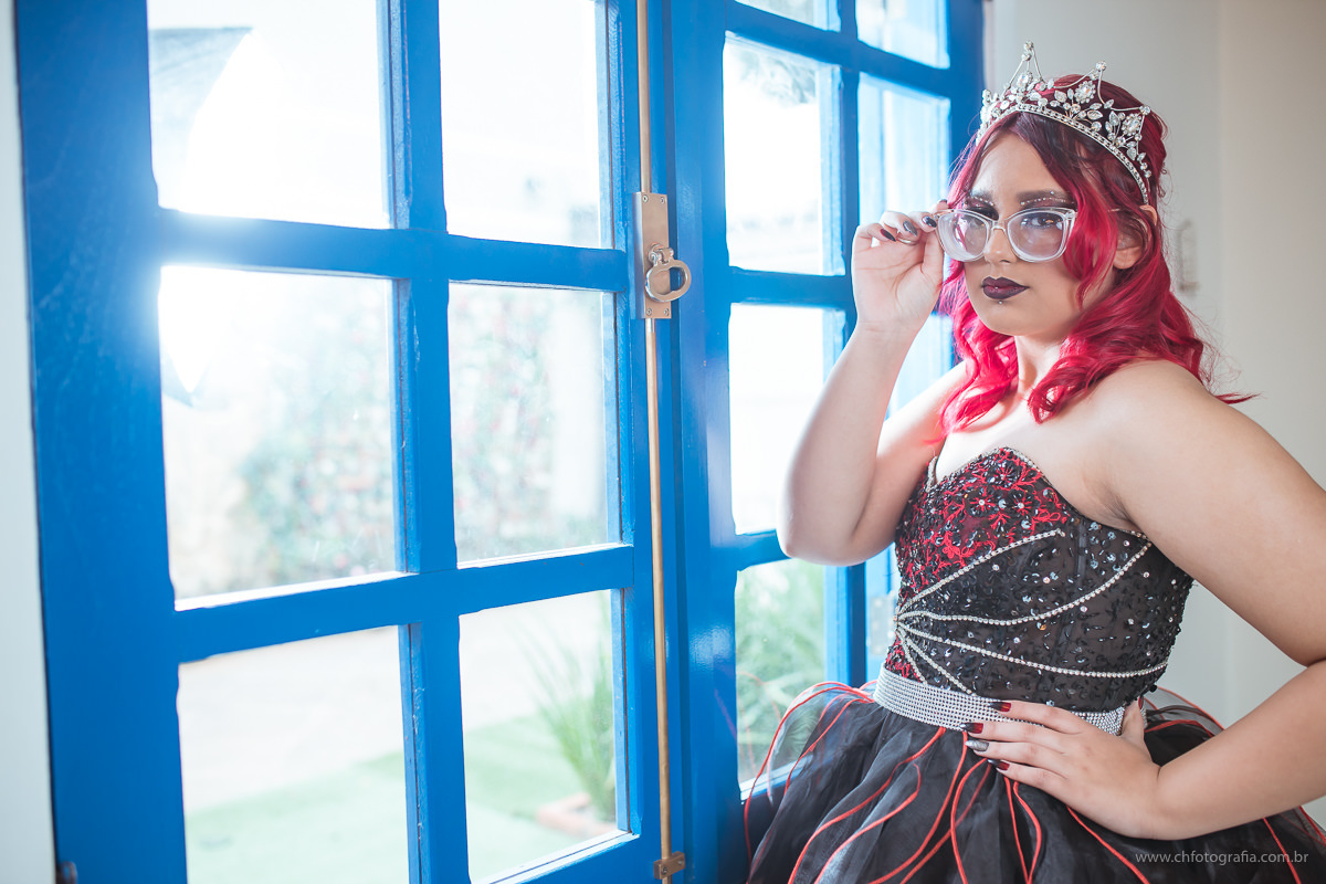 Foto de 15 anos, fotos de debutante, maquiagem gotica de 15 anos, maquiagem, debutante cabelo vermelho, fotografo de 15 anos, ch fotografia, fotografo em Hortolandia, vestido de debutante, vestido de 15 anos