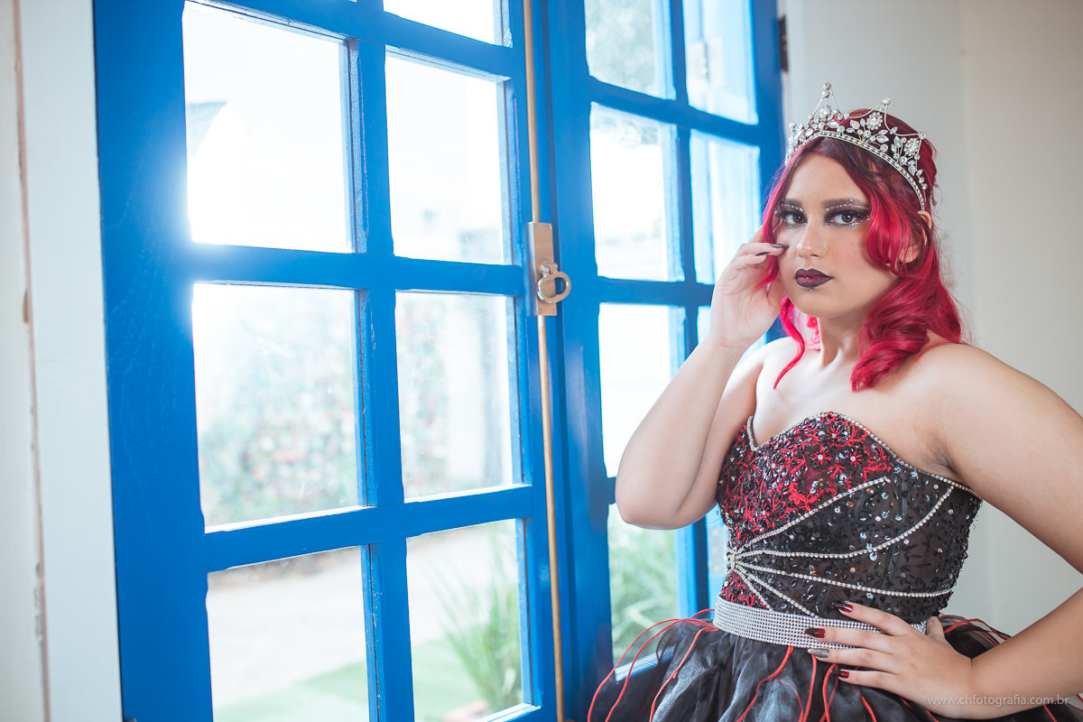 Foto de 15 anos, fotos de debutante, maquiagem gotica de 15 anos, maquiagem, debutante cabelo vermelho, fotografo de 15 anos, ch fotografia, fotografo em Hortolandia, vestido de debutante, vestido de 15 anos