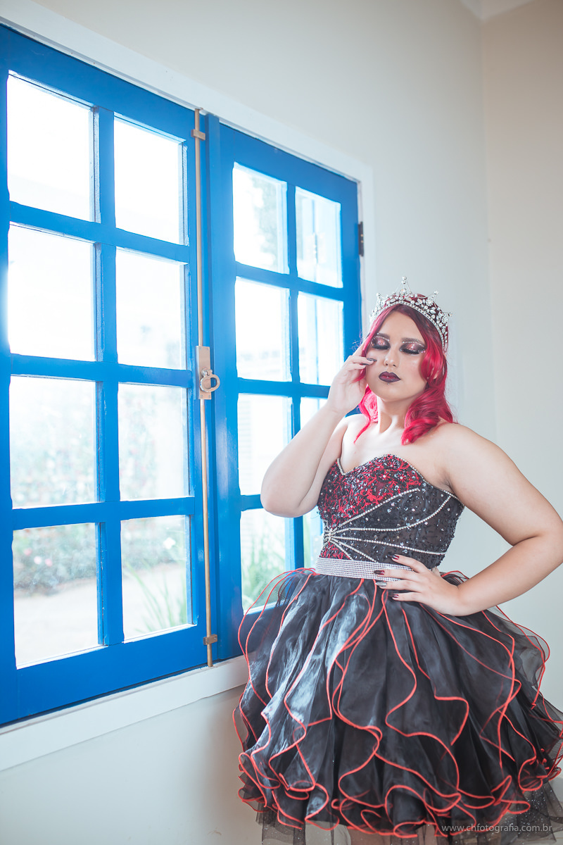 Foto de 15 anos, fotos de debutante, maquiagem gotica de 15 anos, maquiagem, debutante cabelo vermelho, fotografo de 15 anos, ch fotografia, fotografo em Hortolandia, vestido de debutante, vestido de 15 anos