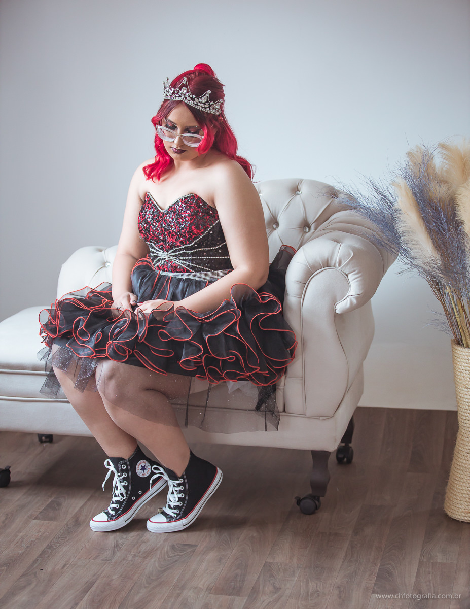 Foto de 15 anos, fotos de debutante, maquiagem gotica de 15 anos, maquiagem, debutante cabelo vermelho, fotografo de 15 anos, ch fotografia, fotografo em Hortolandia, vestido de debutante, vestido de 15 anos