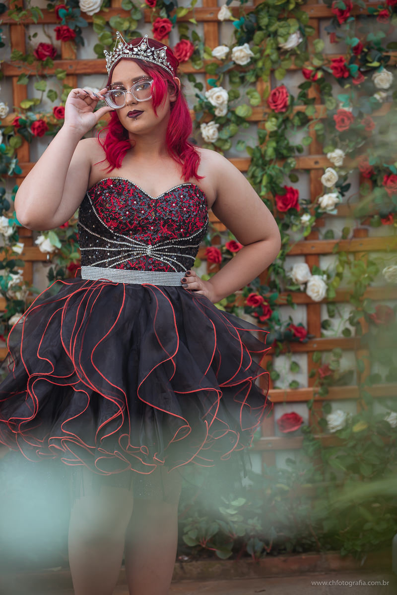 Foto de 15 anos, fotos de debutante, maquiagem gotica de 15 anos, maquiagem, debutante cabelo vermelho, fotografo de 15 anos, ch fotografia, fotografo em Hortolandia, vestido de debutante, vestido de 15 anos