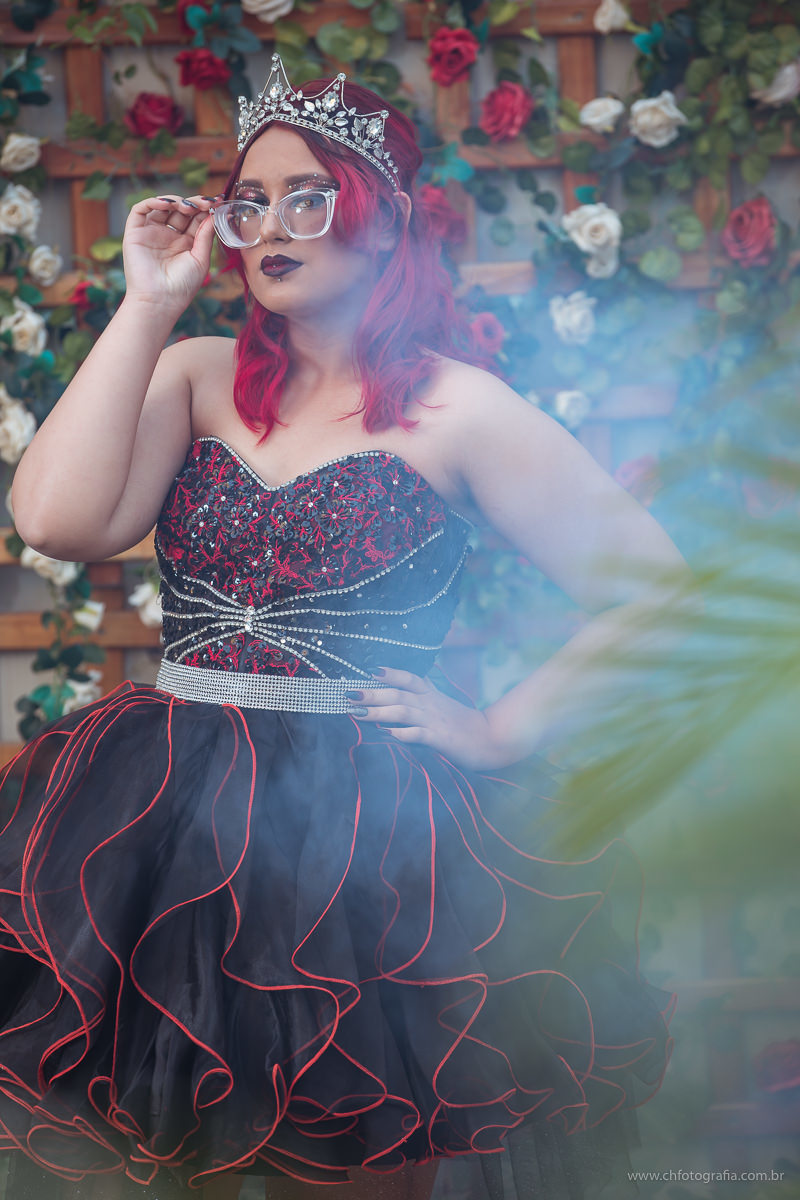Foto de 15 anos, fotos de debutante, maquiagem gotica de 15 anos, maquiagem, debutante cabelo vermelho, fotografo de 15 anos, ch fotografia, fotografo em Hortolandia, vestido de debutante, vestido de 15 anos