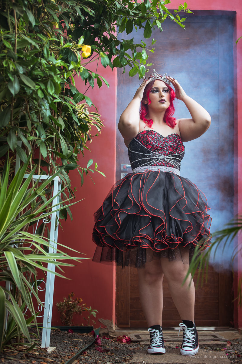 Foto de 15 anos, fotos de debutante, maquiagem gotica de 15 anos, maquiagem, debutante cabelo vermelho, fotografo de 15 anos, ch fotografia, fotografo em Hortolandia, vestido de debutante, vestido de 15 anos