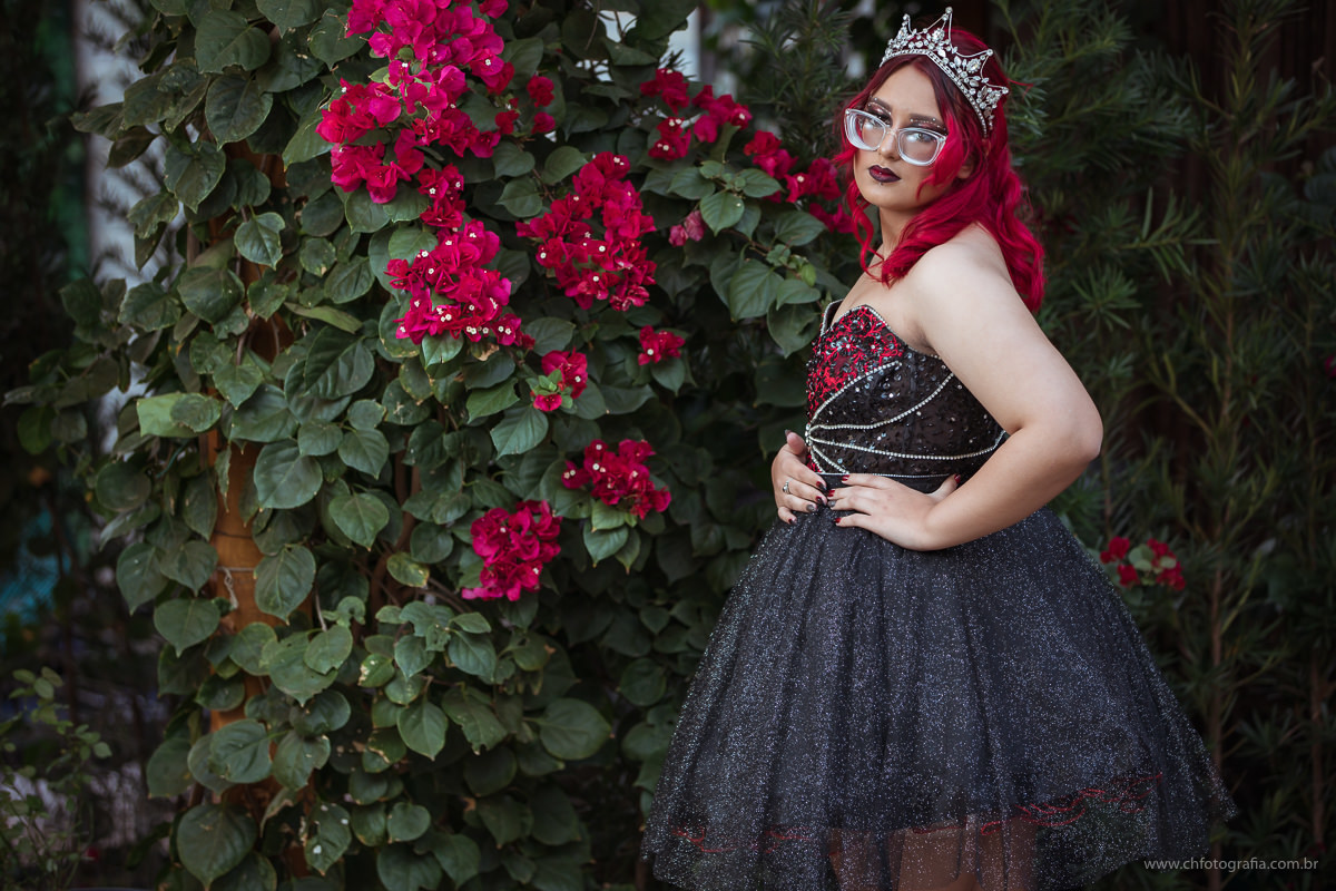 Foto de 15 anos, fotos de debutante, maquiagem gotica de 15 anos, maquiagem, debutante cabelo vermelho, fotografo de 15 anos, ch fotografia, fotografo em Hortolandia, vestido de debutante, vestido de 15 anos