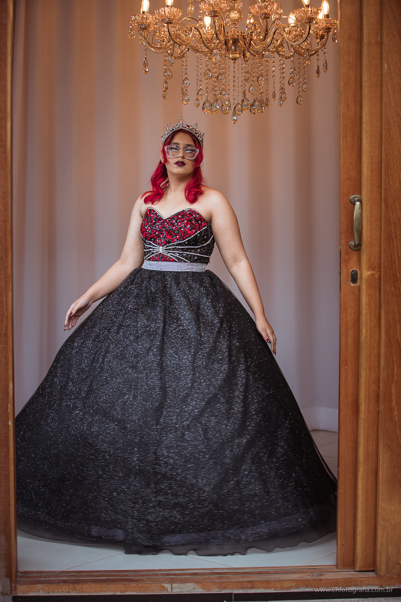 Foto de 15 anos, fotos de debutante, maquiagem gotica de 15 anos, maquiagem, debutante cabelo vermelho, fotografo de 15 anos, ch fotografia, fotografo em Hortolandia, vestido de debutante, vestido de 15 anos