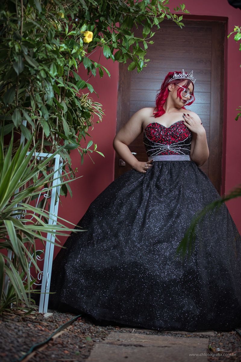 Foto de 15 anos, fotos de debutante, maquiagem gotica de 15 anos, maquiagem, debutante cabelo vermelho, fotografo de 15 anos, ch fotografia, fotografo em Hortolandia, vestido de debutante, vestido de 15 anos