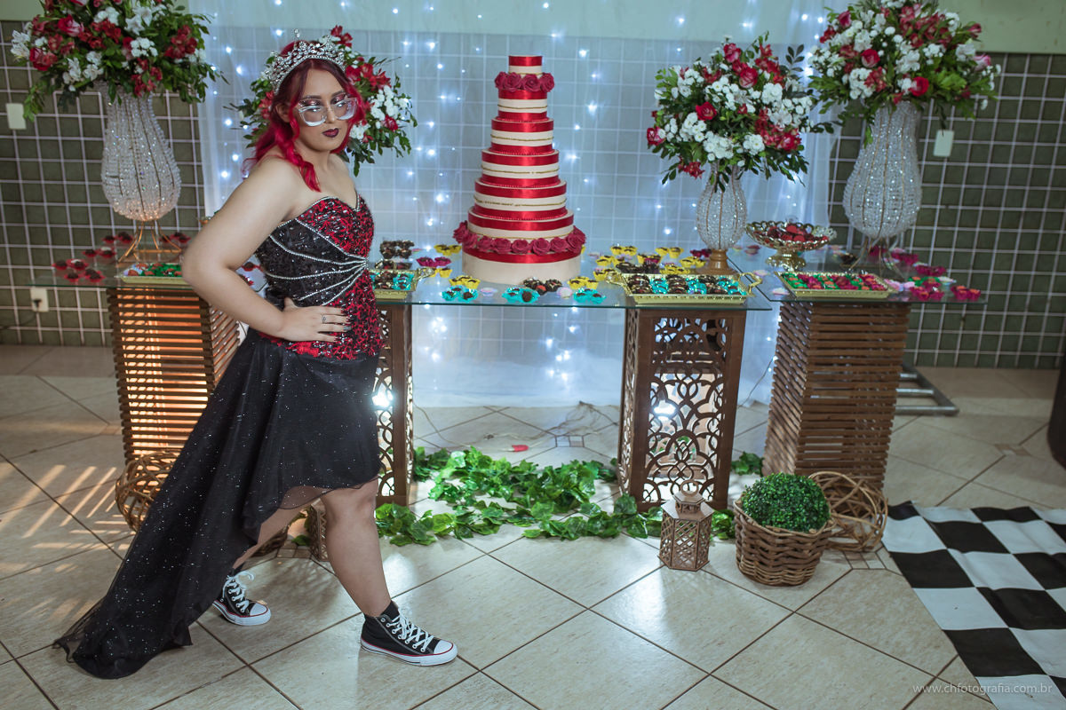 Foto de 15 anos, fotos de debutante, maquiagem gotica de 15 anos, maquiagem, debutante cabelo vermelho, fotografo de 15 anos, ch fotografia, fotografo em Hortolandia, vestido de debutante, vestido de 15 anos