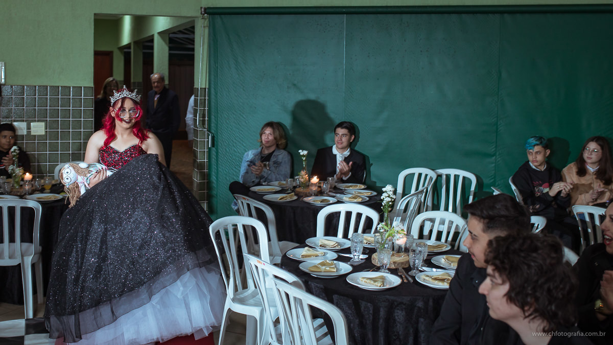 Foto de 15 anos, fotos de debutante, maquiagem gotica de 15 anos, maquiagem, debutante cabelo vermelho, fotografo de 15 anos, ch fotografia, fotografo em Hortolandia, vestido de debutante, vestido de 15 anos