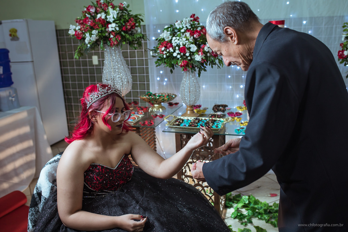 Foto de 15 anos, fotos de debutante, maquiagem gotica de 15 anos, maquiagem, debutante cabelo vermelho, fotografo de 15 anos, ch fotografia, fotografo em Hortolandia, vestido de debutante, vestido de 15 anos