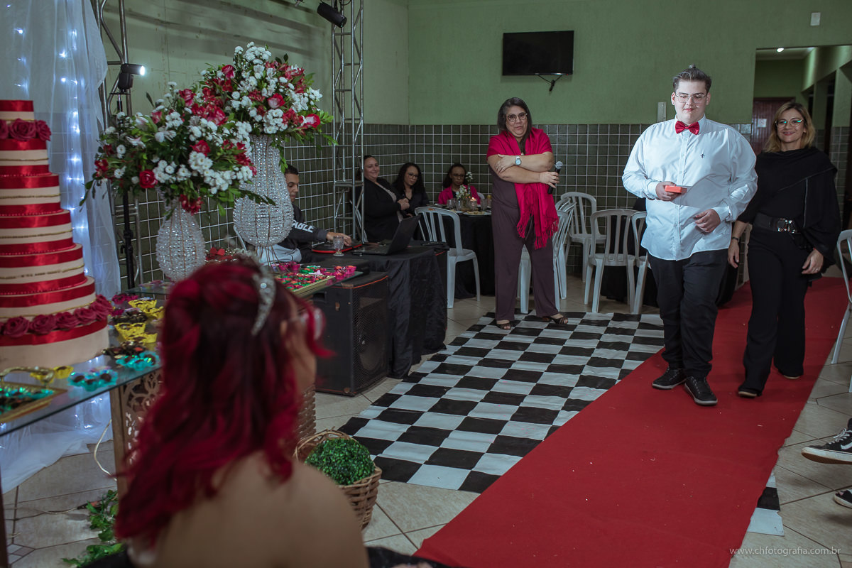 Foto de 15 anos, fotos de debutante, maquiagem gotica de 15 anos, maquiagem, debutante cabelo vermelho, fotografo de 15 anos, ch fotografia, fotografo em Hortolandia, vestido de debutante, vestido de 15 anos