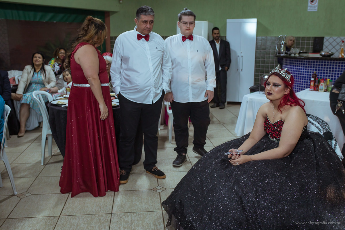 Foto de 15 anos, fotos de debutante, maquiagem gotica de 15 anos, maquiagem, debutante cabelo vermelho, fotografo de 15 anos, ch fotografia, fotografo em Hortolandia, vestido de debutante, vestido de 15 anos