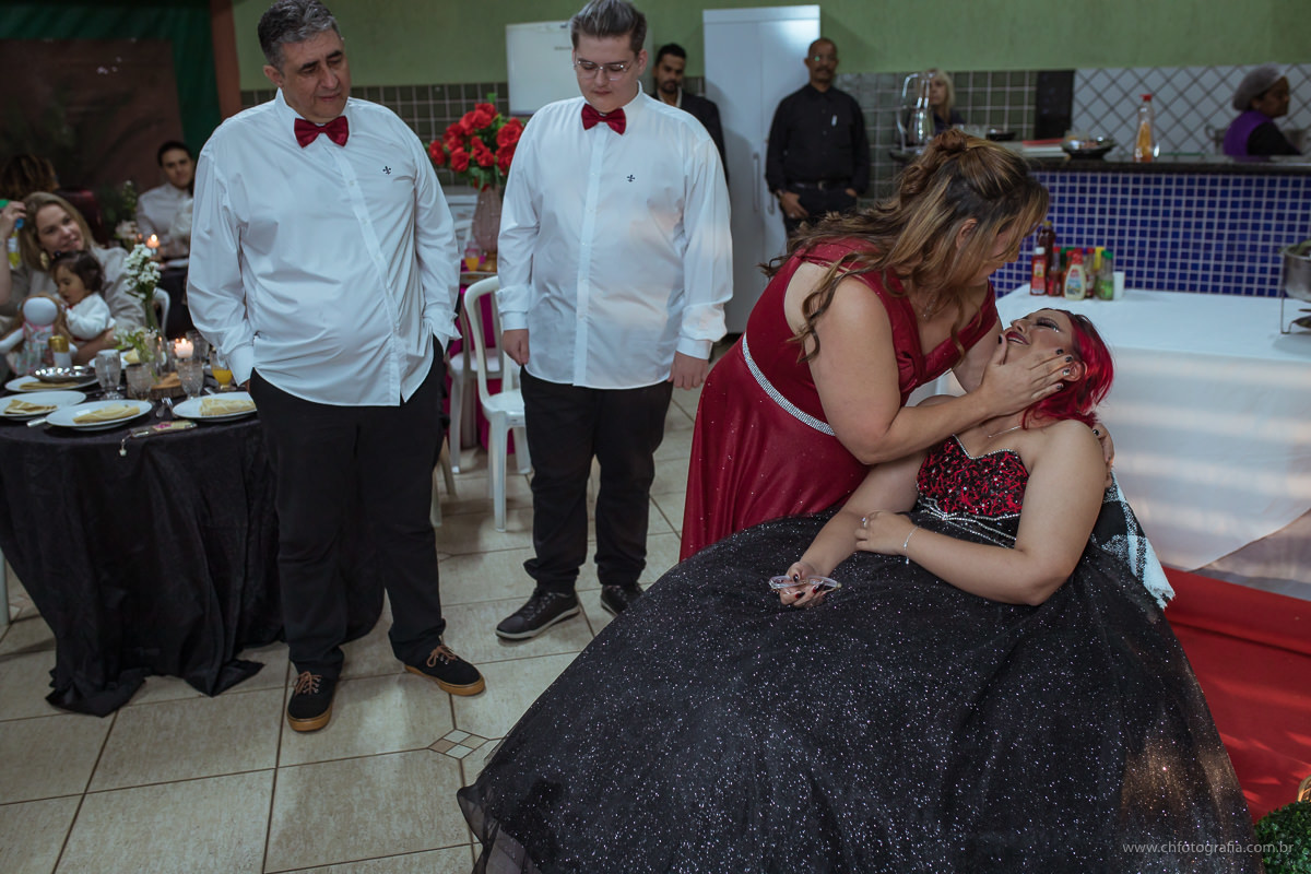 Foto de 15 anos, fotos de debutante, maquiagem gotica de 15 anos, maquiagem, debutante cabelo vermelho, fotografo de 15 anos, ch fotografia, fotografo em Hortolandia, vestido de debutante, vestido de 15 anos