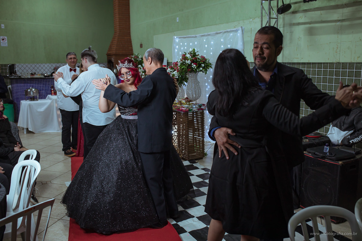Foto de 15 anos, fotos de debutante, maquiagem gotica de 15 anos, maquiagem, debutante cabelo vermelho, fotografo de 15 anos, ch fotografia, fotografo em Hortolandia, vestido de debutante, vestido de 15 anos