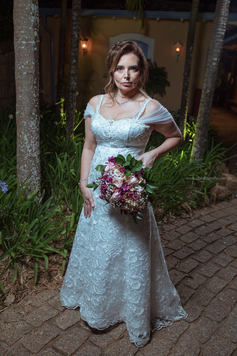 Ensaio thash the dress realizado no Restaurante Vila Paraíso -  Joaquim Egídio, retrato da noiva