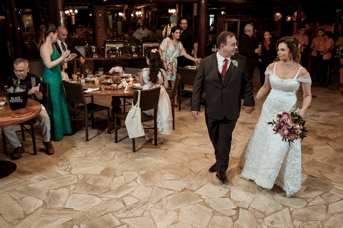 Entrada dos noivos no Restaurante Vila Paraíso -  Joaquim Egídio