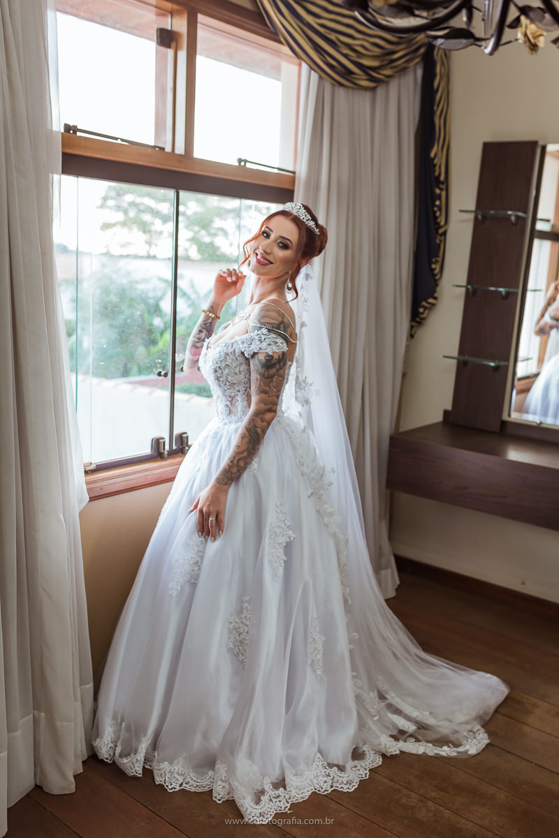 Hipnose Dia de Noiva, noiva se olhando no espelho