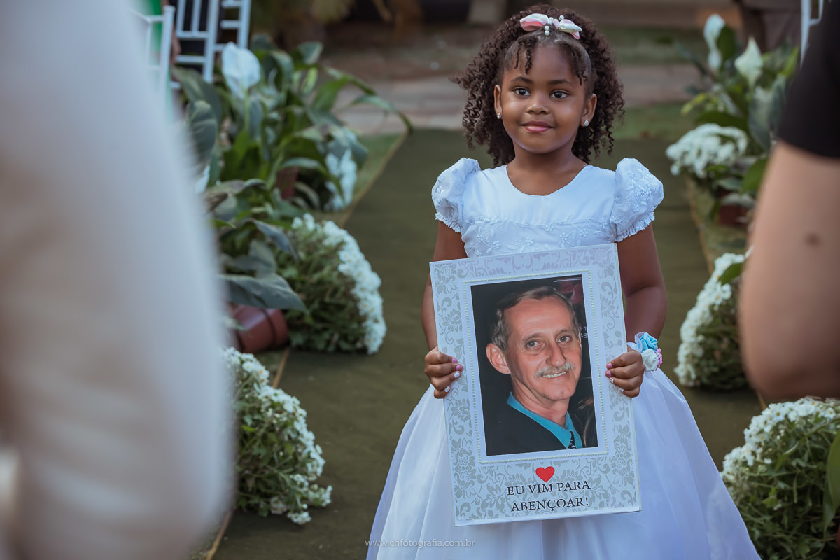 Entrada do pai da noiva, retrato falecido