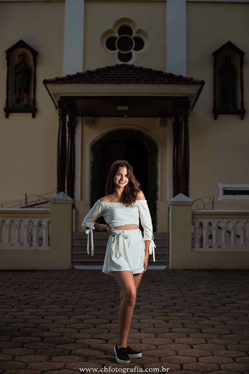 Foto de debutante, ensaio debutante, ensaio de 15 anos na igreja Helvetia - Indaiatuba- SP