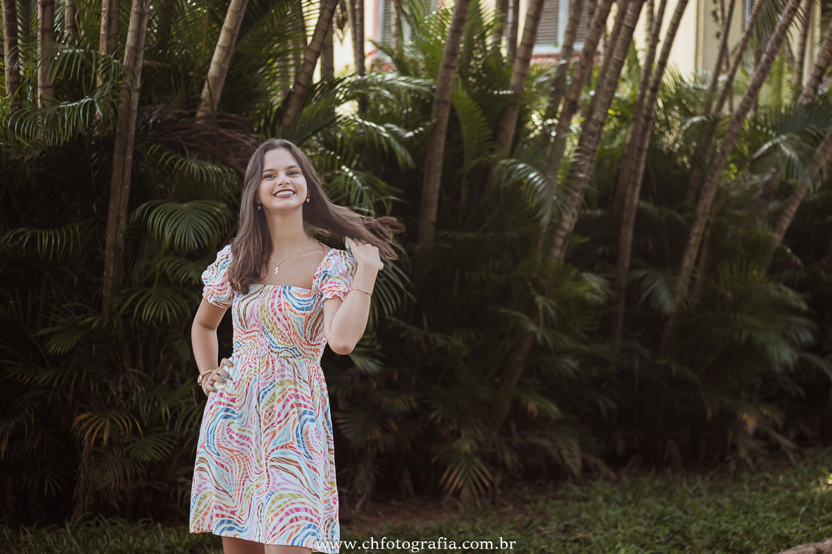 Roupa para ensaio de debutante, vestido de 15 anos, dicas de ensaio de 15 anos, ensaio na escada, ensaio de debutante descendo a escada.
