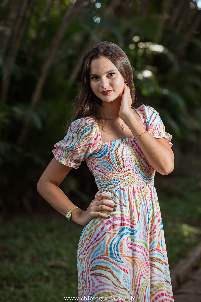 Ensaio de 15 anos, foto na escada, debutante descendo a escada, foto de 15 anos