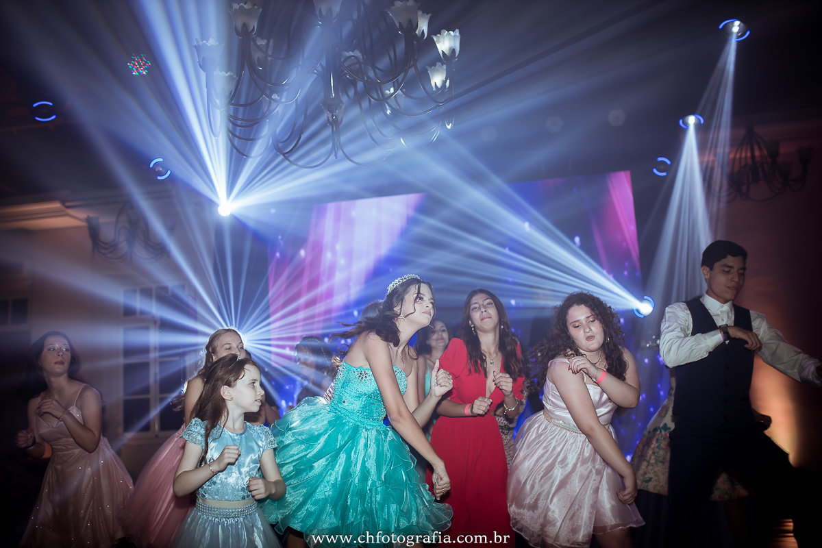 Dança da debutante com as amigas