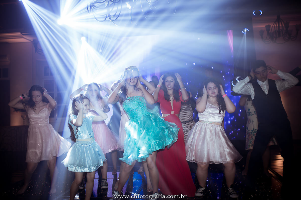 Dança da debutante com as amigas