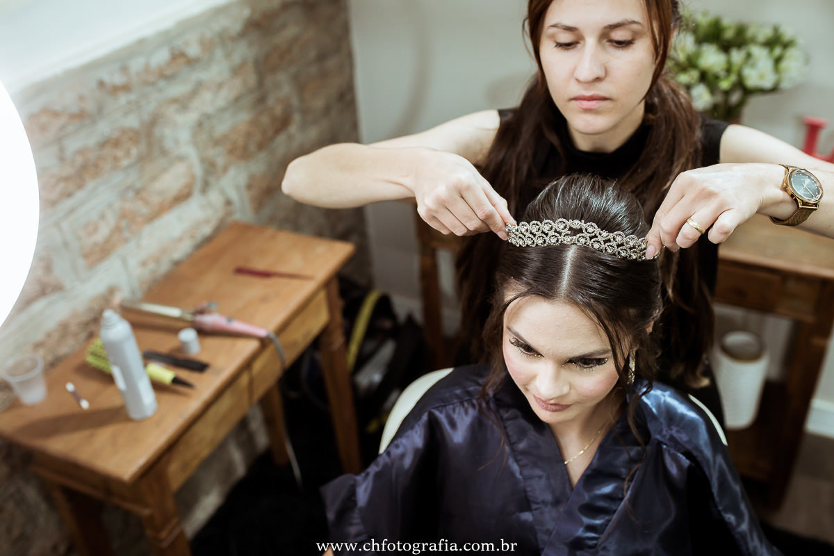 Penteado de cabelo de 15 anos, penteado de cabelo de debutante, making off de 15 anos, Villa Lorenz,  Viviane Cardoso, coroa de debutante, coroa de cabelo